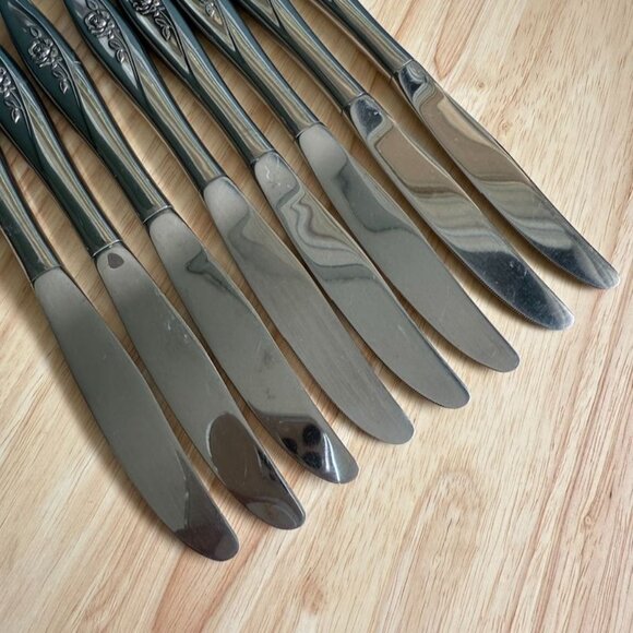 8 Vintage Oneida Lasting Rose Dinner Knives Stainless Floral Glossy - Picture 7 of 7